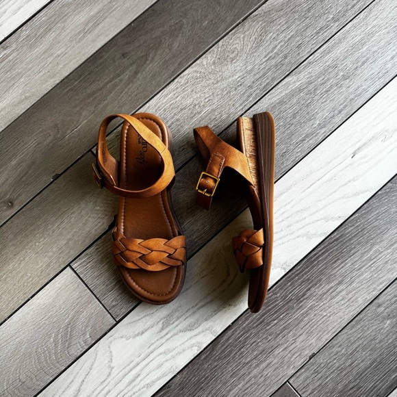 Eurosoft Women’s Mckaila Sandals | Size: 7 | Regular Condition - Picture 1 of 6